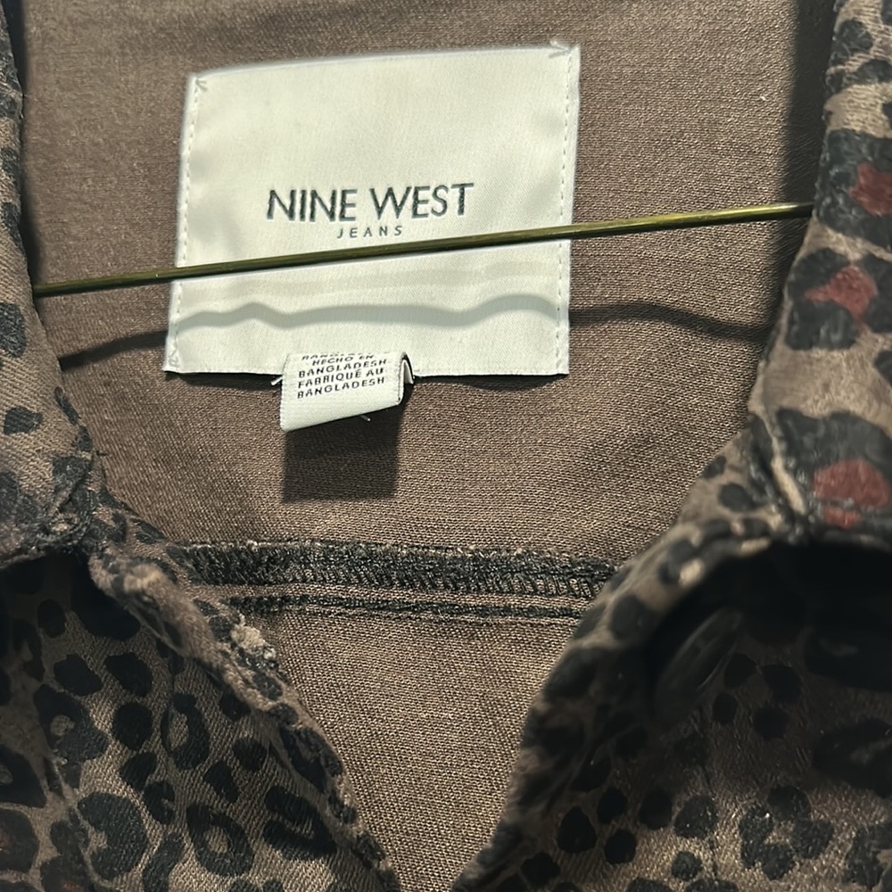 Nine West brown & black leopard print jean jacket, size L. - Picture 2 of 4